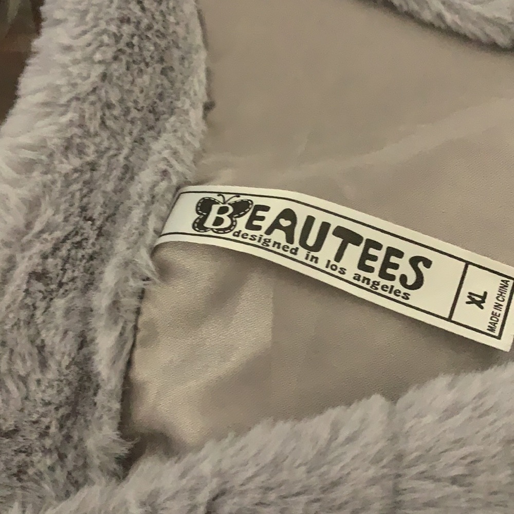 Vest - Picture 2 of 4
